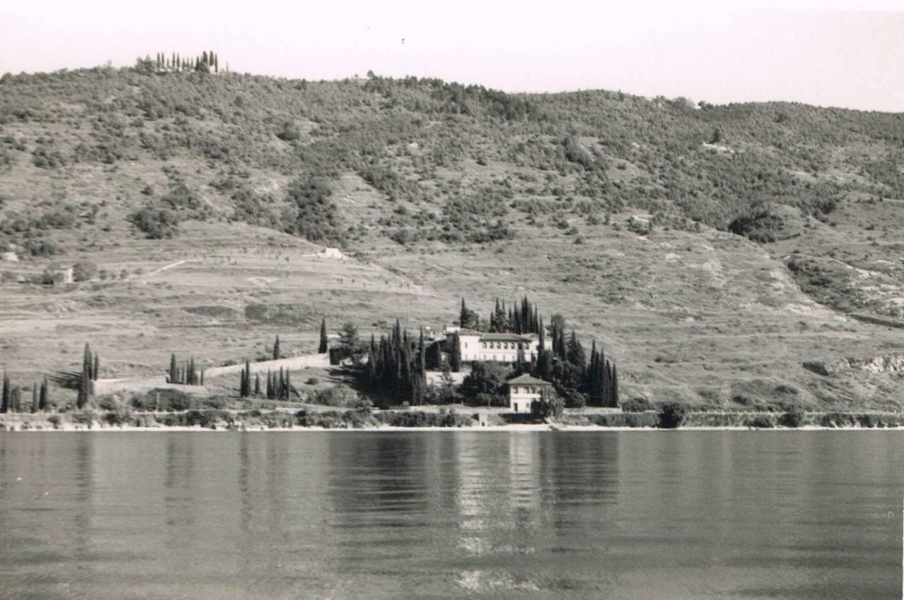 Leonardo Walsh Apartment With Lake View Torri Del Benaco Exterior foto